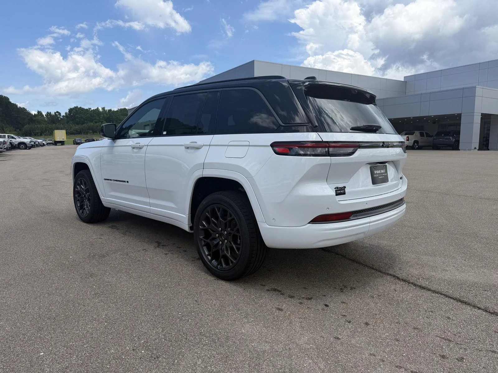 New 2026 Bright White Clear-Coat Exterior Paint Jeep Summit image 4