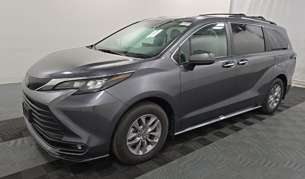 2025 Toyota Sienna XLE