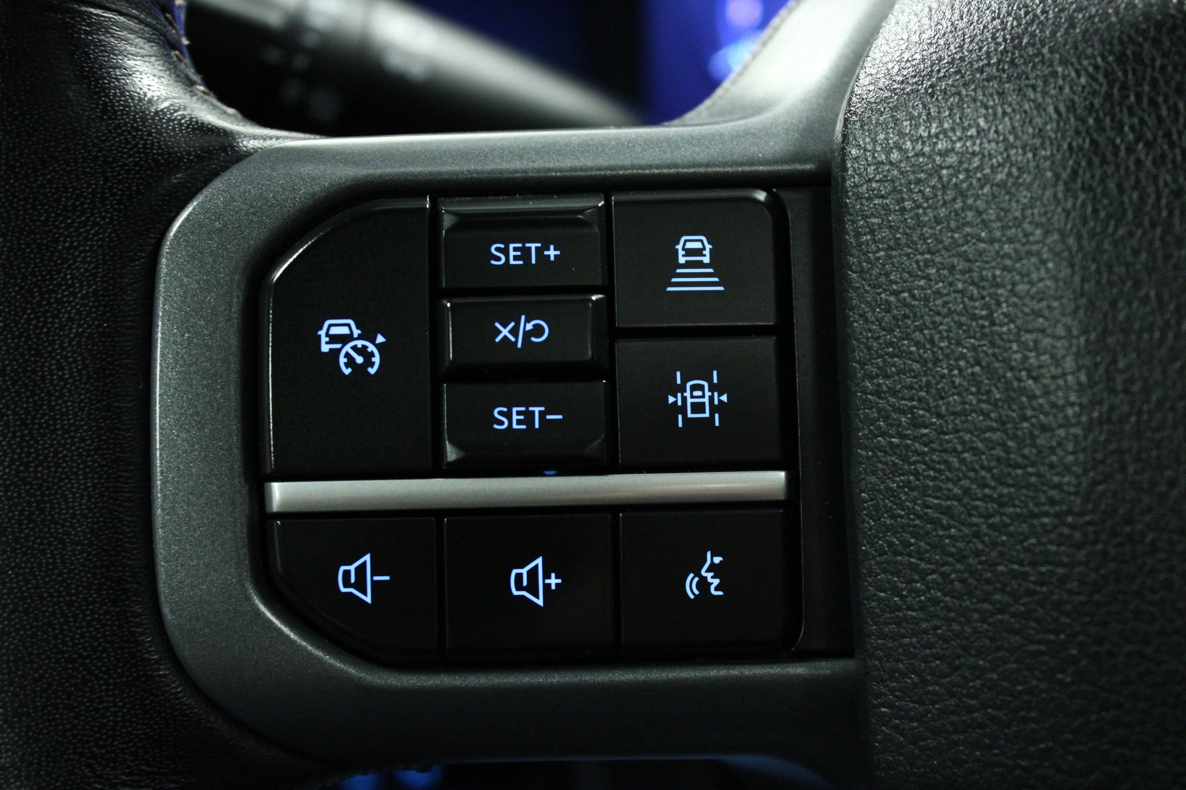 Used 2024 Carbonized Gray Metallic Ford Lariat image 21