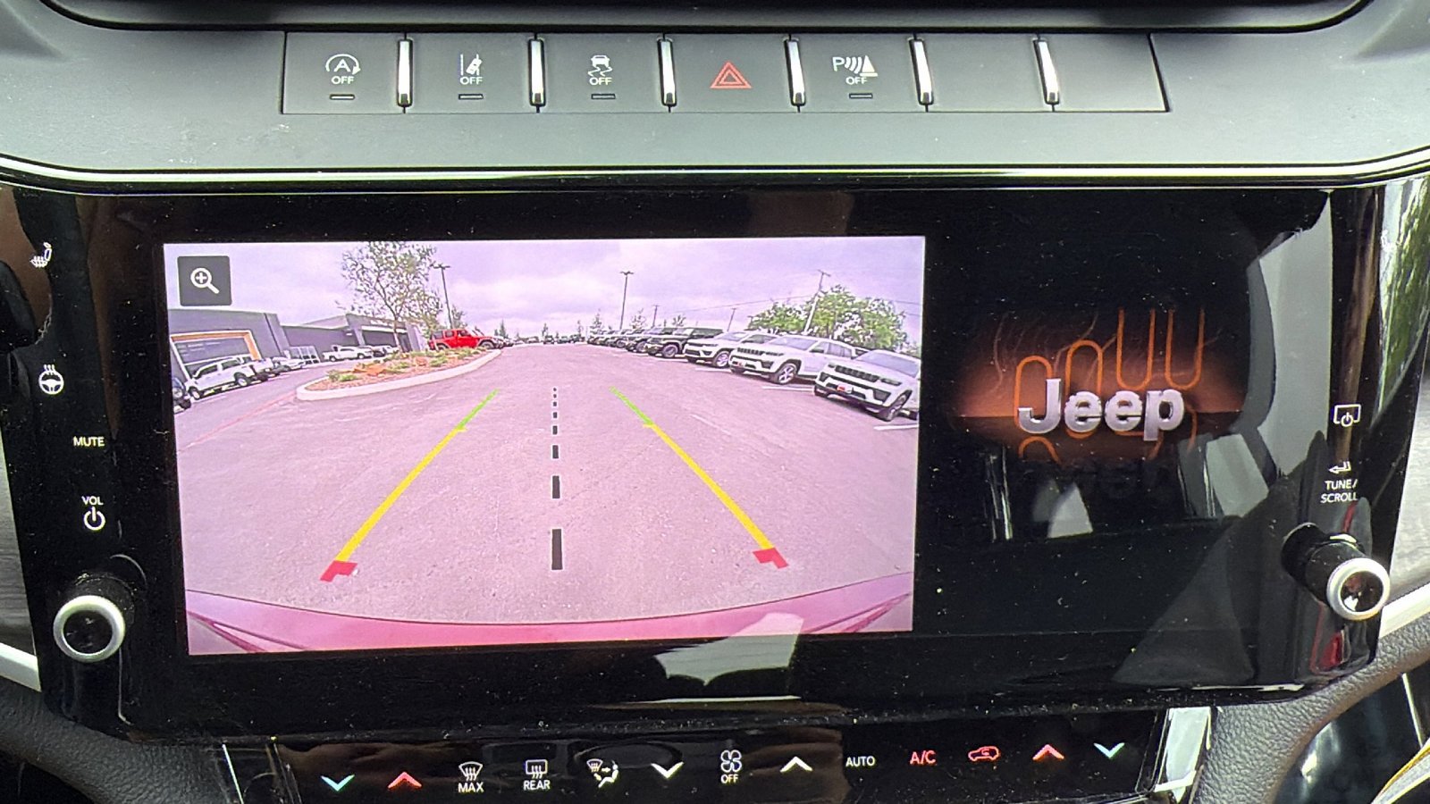 New 2026 Velvet Red Pearl-Coat Exterior Paint Jeep Laredo Altitude image 19