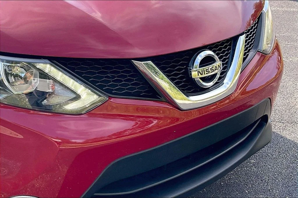 Used 2017 Red Nissan SV image 30