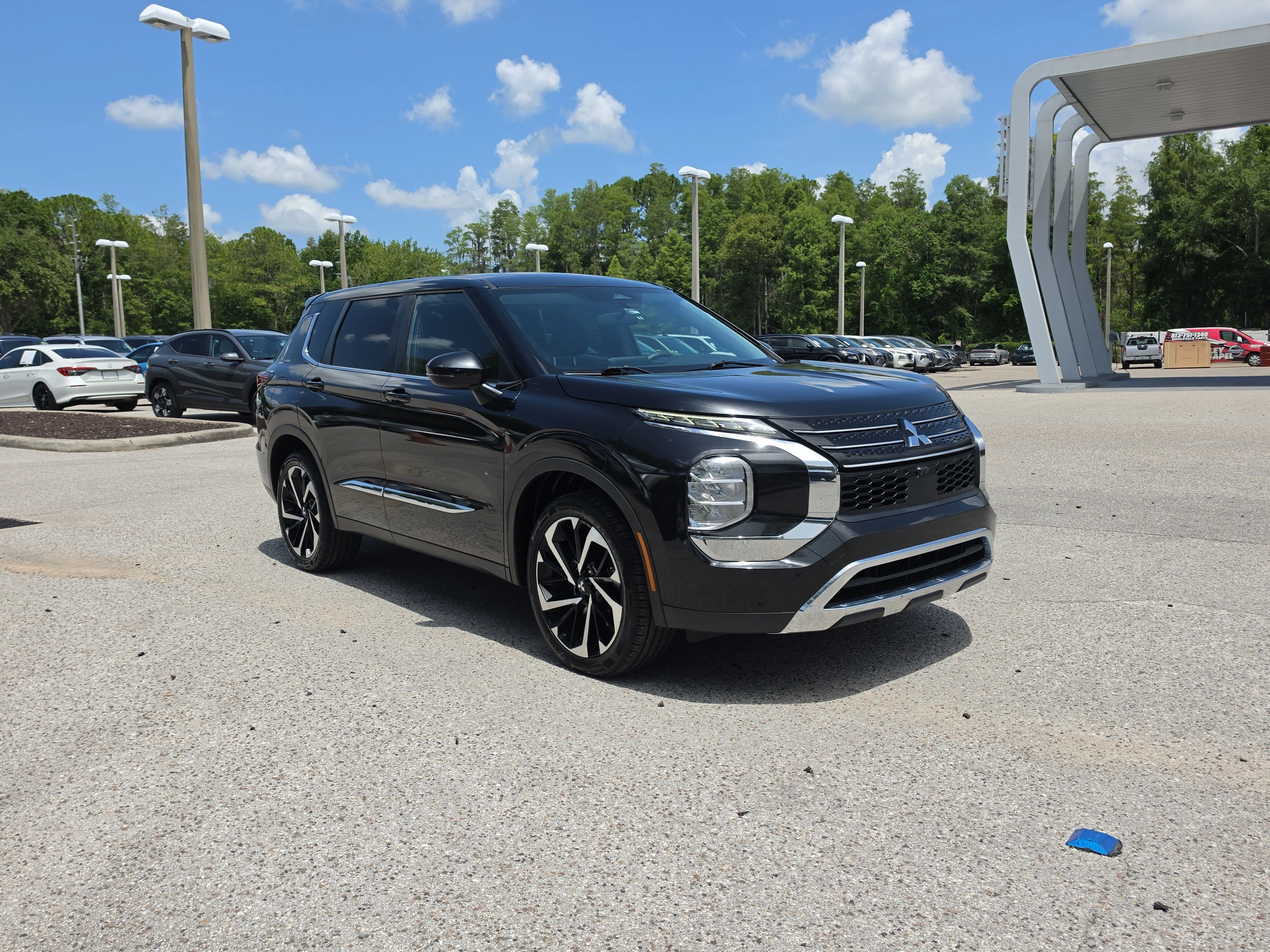Used 2022 Black Diamond Mitsubishi ES image 2