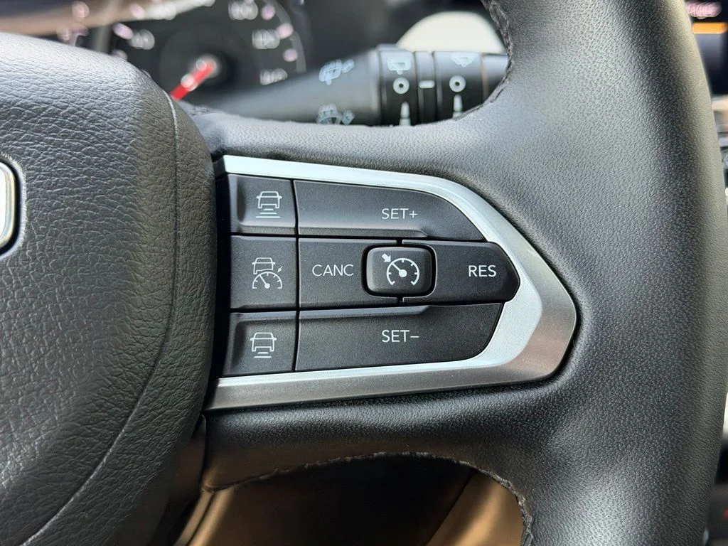 Used 2025 White Jeep Limited image 19