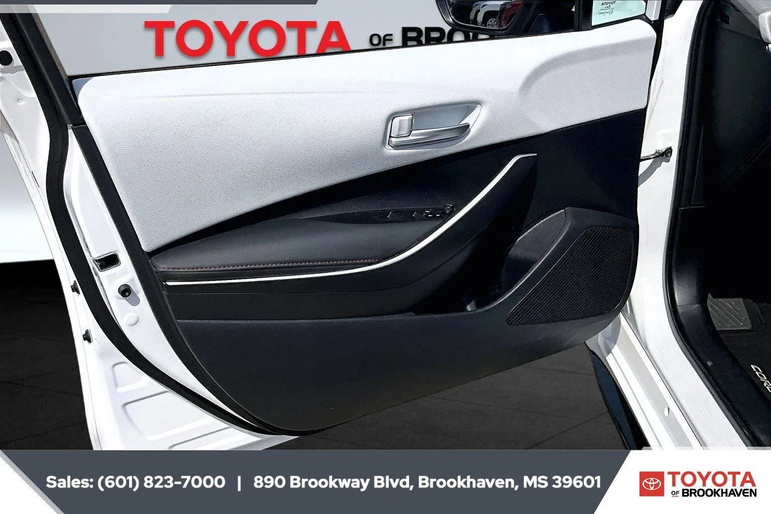 Used 2025 Ice Cap Toyota SE image 17
