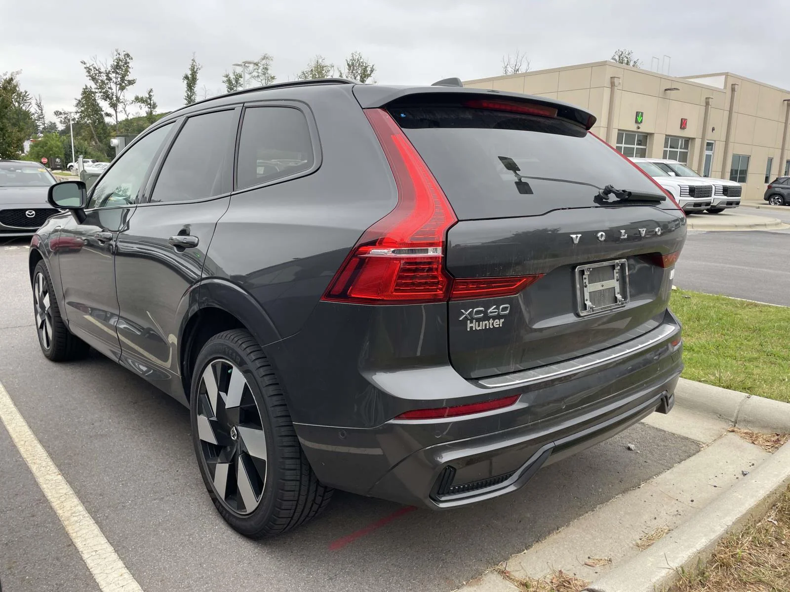Used 2024 Platinum Grey Metallic Volvo Plus Dark Theme image 3
