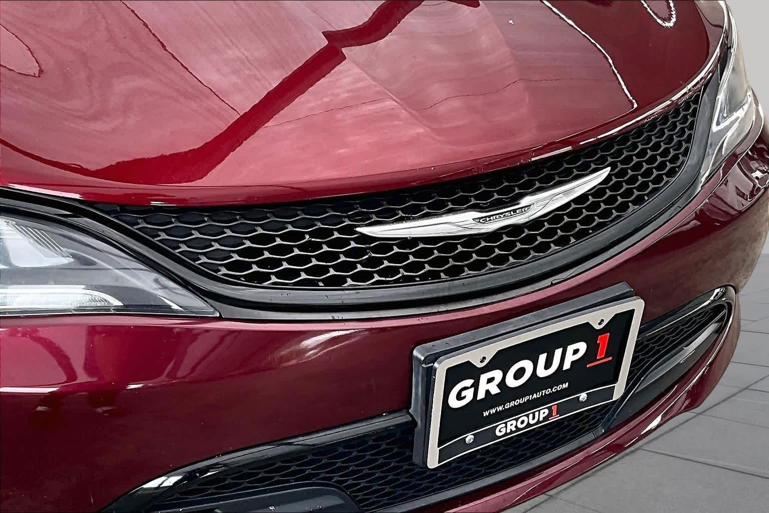 Used 2015 Velvet Red Pearlcoat Chrysler S image 28