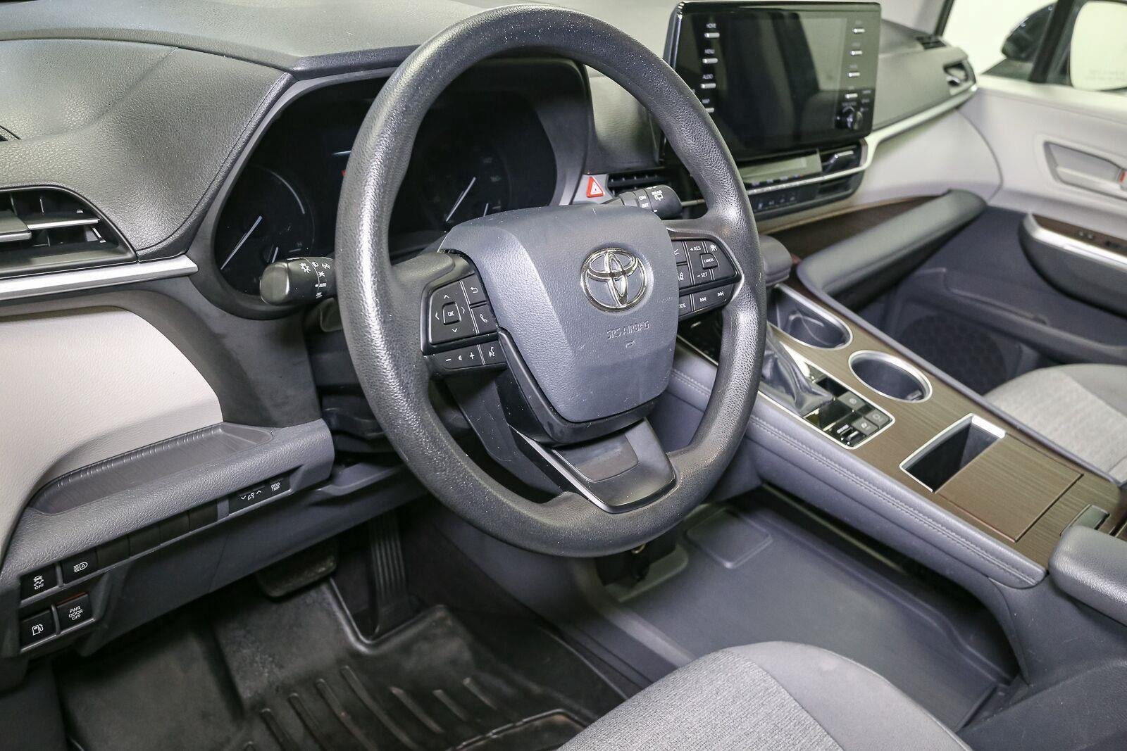 Used 2022 Midnight Black Metallic Toyota LE 8-Passenger image 21