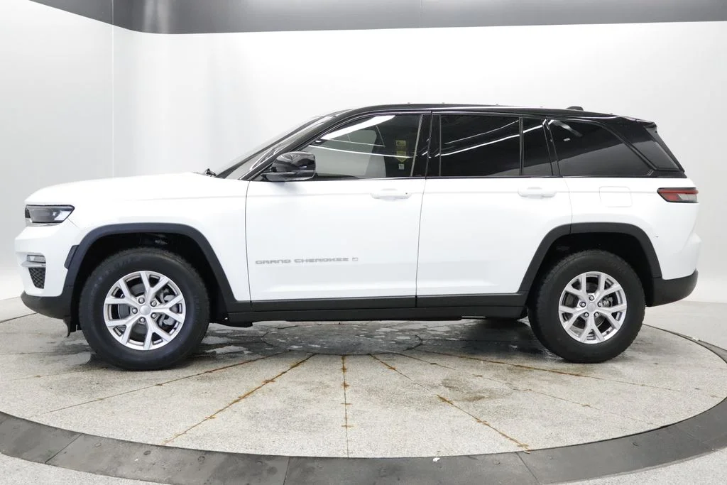 Used 2022 White Jeep Limited image 2
