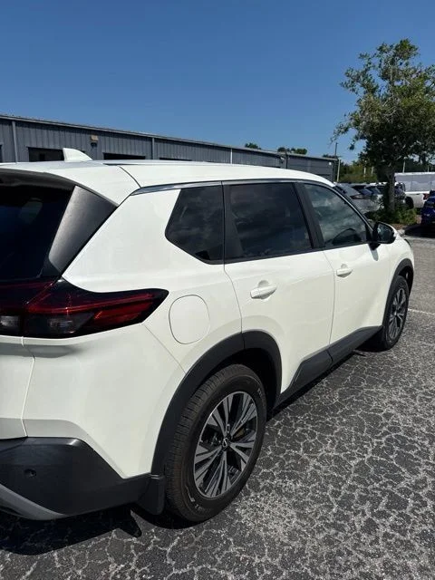 Used 2022 White Nissan SV image 3