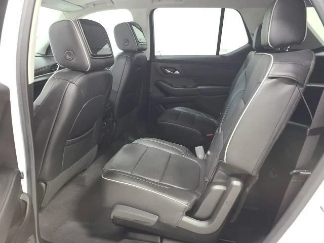Used 2020 Iridescent Pearl Tricoat Chevrolet High Country image 17