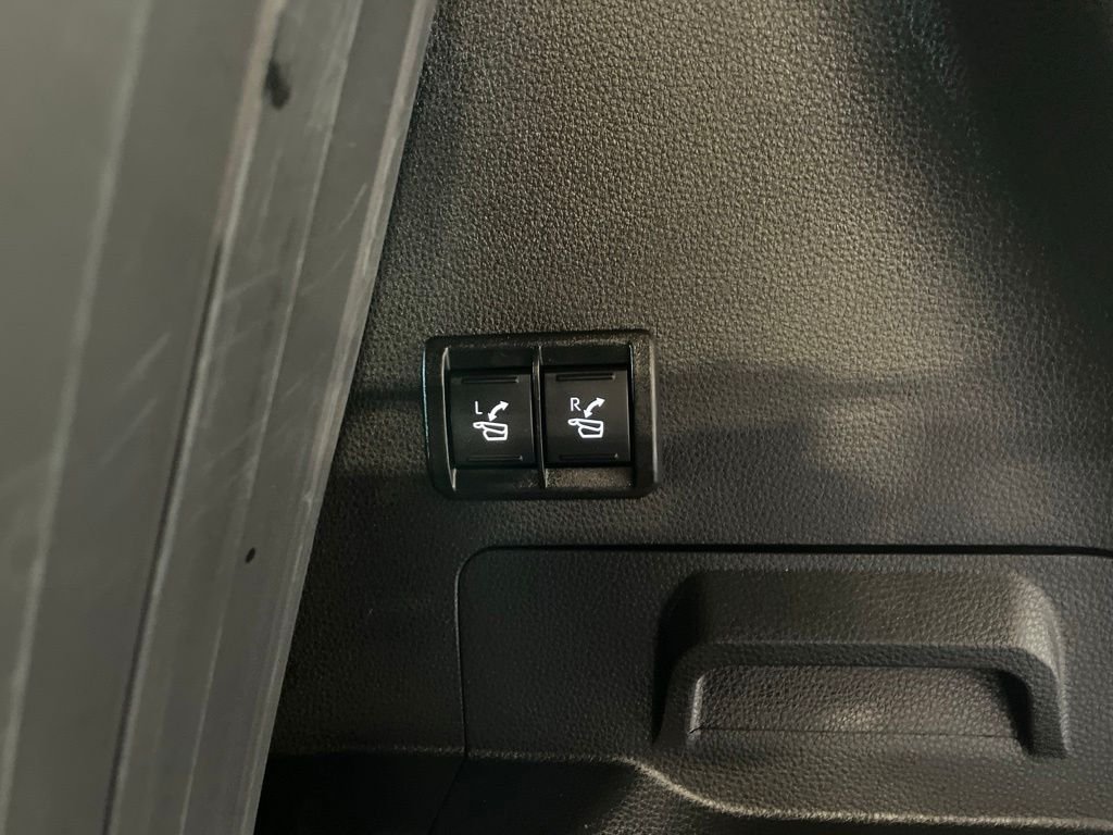 Used 2025 White Toyota SR5 image 31
