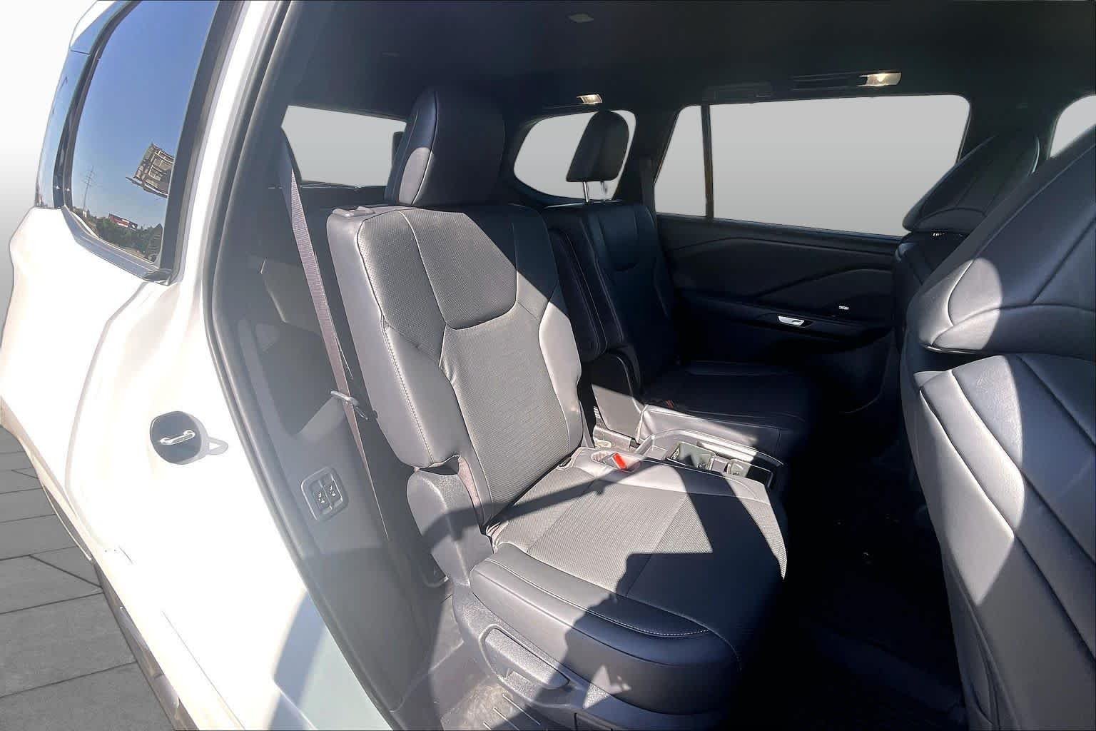 Certified Used 2025 Wind Chill Pearl Lexus F SPORT Premium image 18