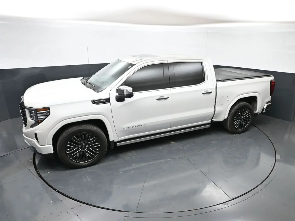 Used 2022 White GMC Denali Ultimate image 44