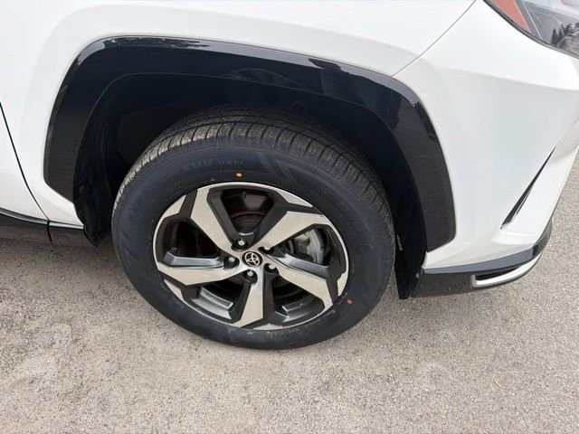 Used 2023 Ice Toyota SE image 4