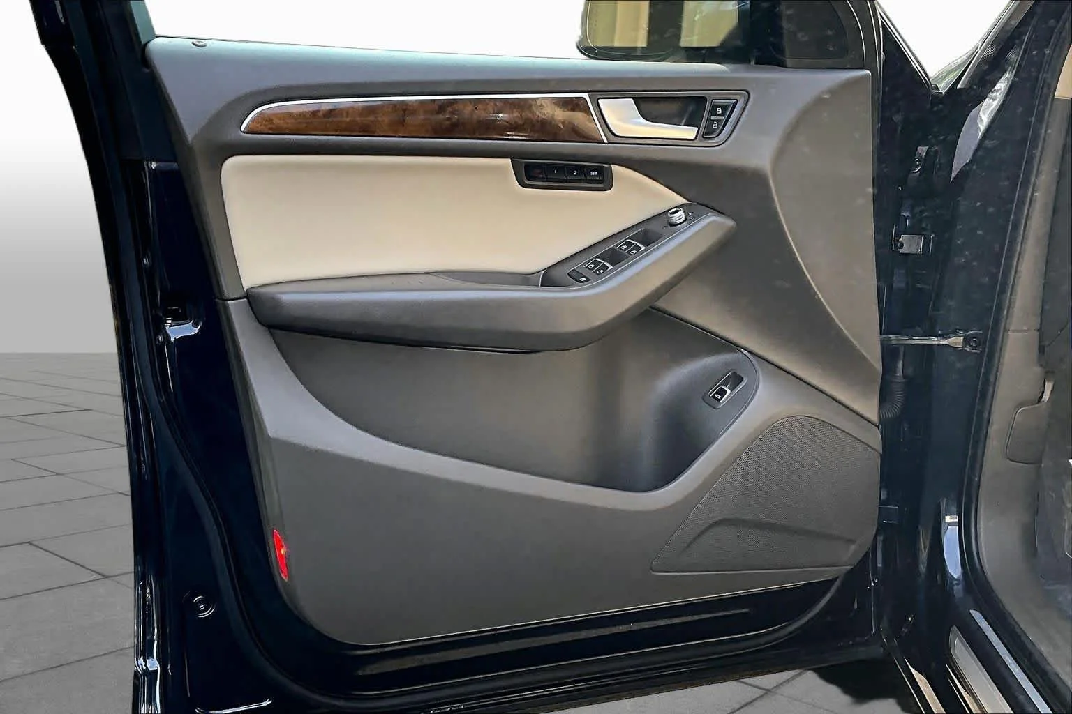 Used 2015 Moonlight Blue Metallic Audi Premium Plus image 21