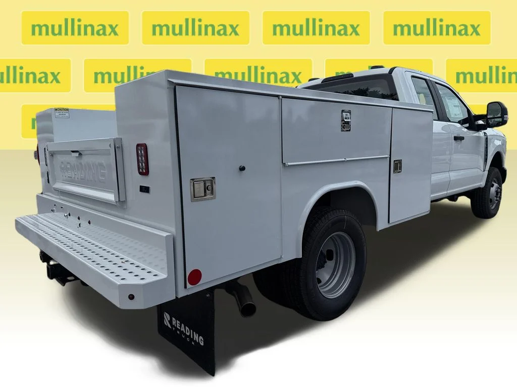 2025 Ford F-350 Super Duty Chassis Cab XL - Photo 14