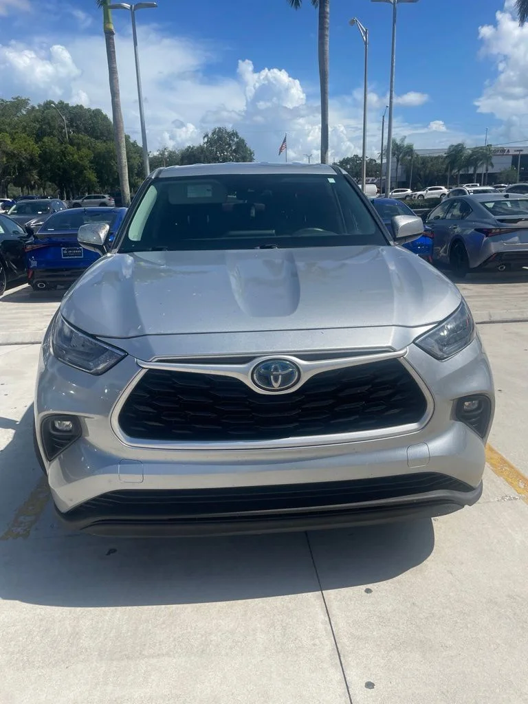Used 2020 Celestial Silver Metallic Toyota LE image 3