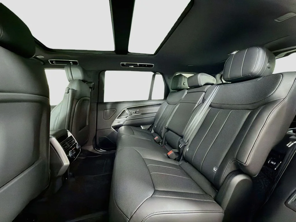 New 2026 Eiger Grey Land Rover SE image 26