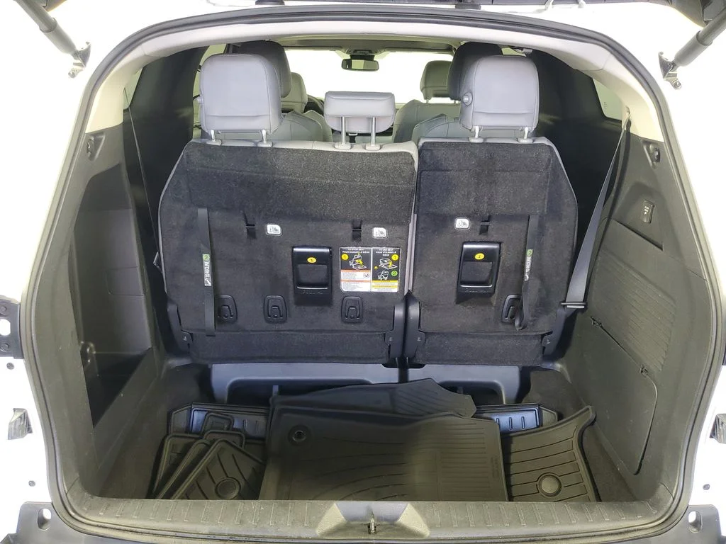 2025 Toyota Sienna XLE - Photo 33