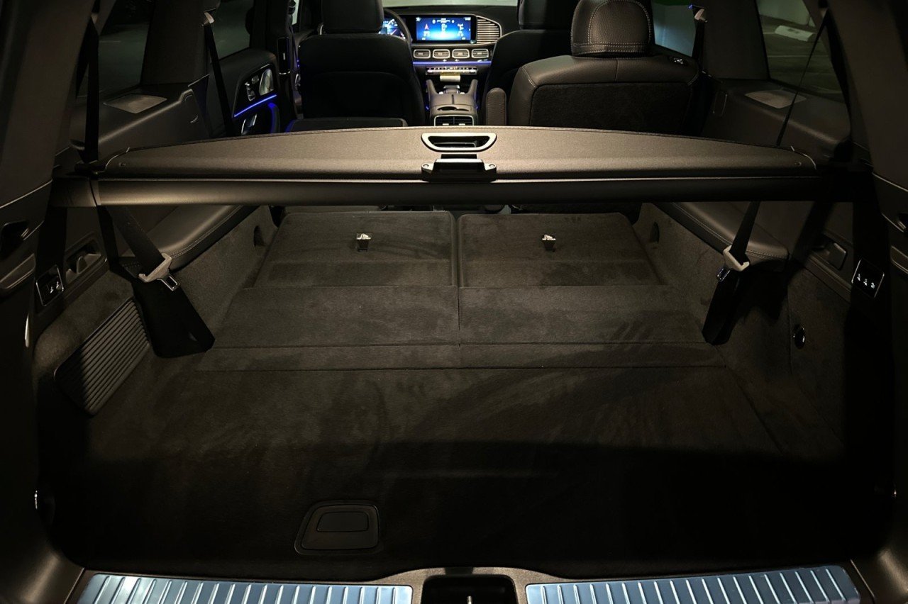 New 2026 MANUFAKTUR Moonlight White Metallic Mercedes-Benz GLS 580 4MATIC® SUV image 15