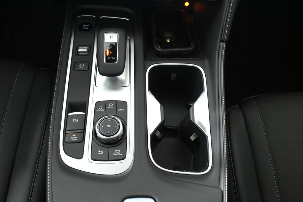 New 2027 RADIANT WHITE INFINITI Luxe AWD image 21