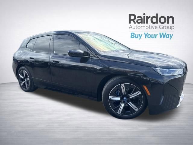 Used 2022 Black Sapphire Metallic BMW xDrive50 image 1