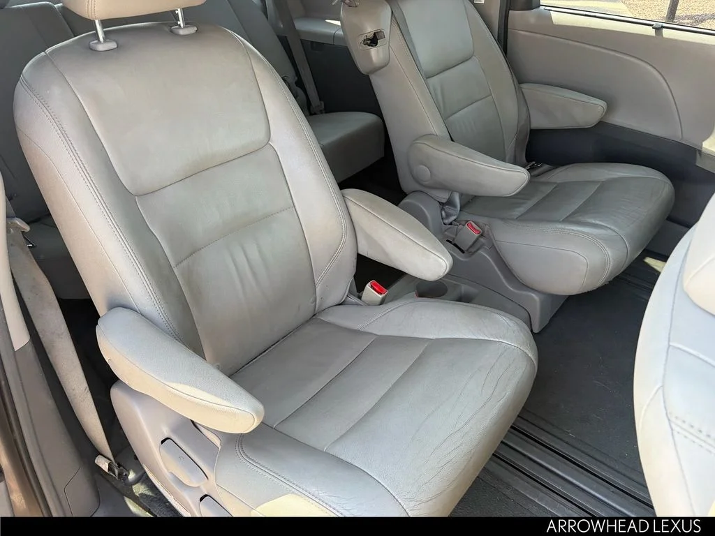 Used 2015 Gray Toyota XLE image 31