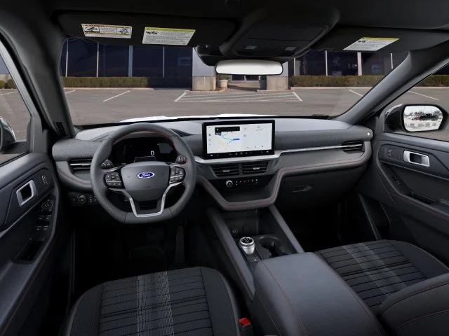 New 2027 Star White Metallic Tri-Coat Ford ST-Line image 9