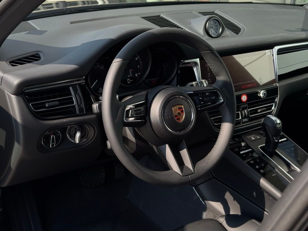 2025 Porsche Macan - Photo 4