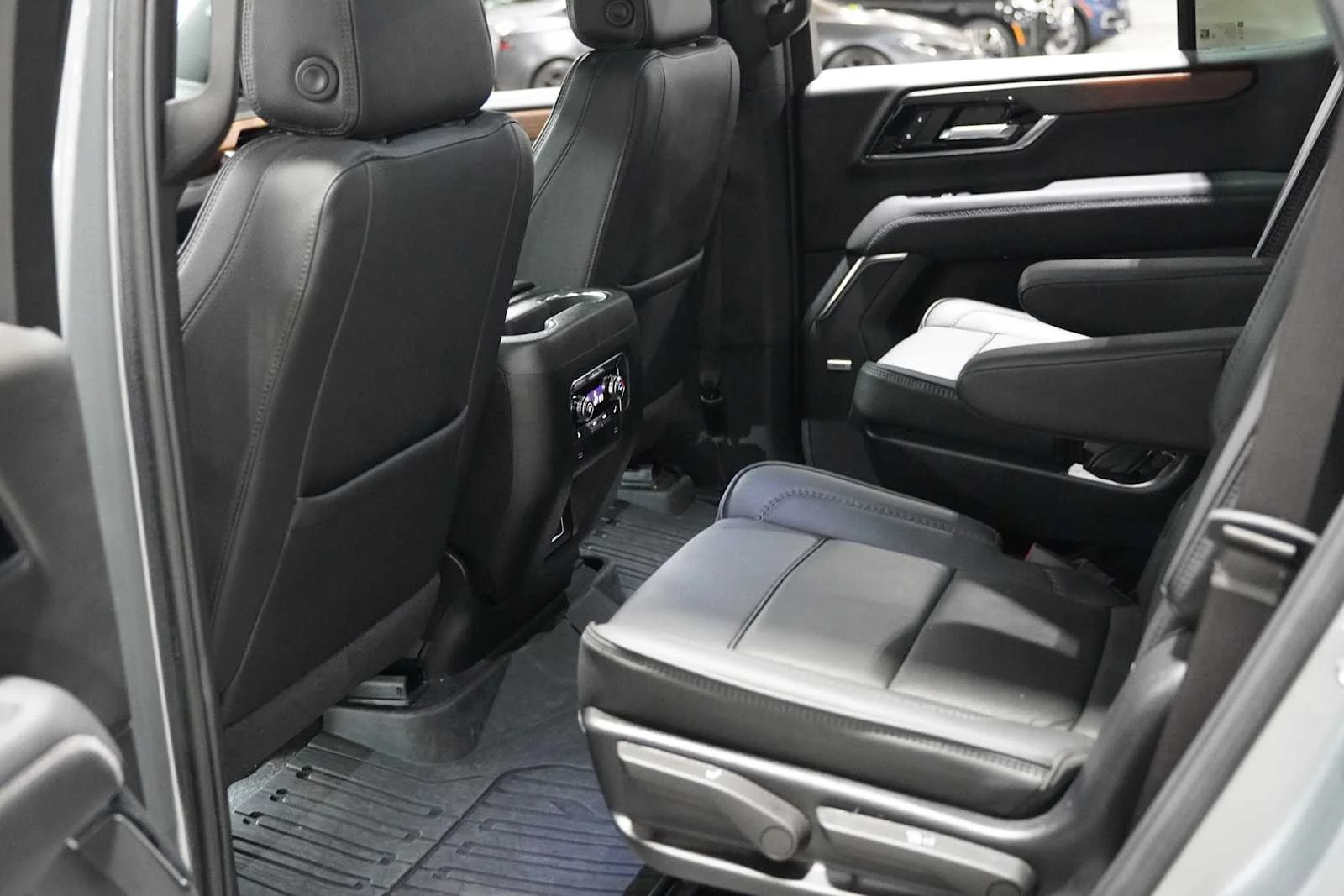 Used 2025 Sterling Metallic GMC Denali image 22