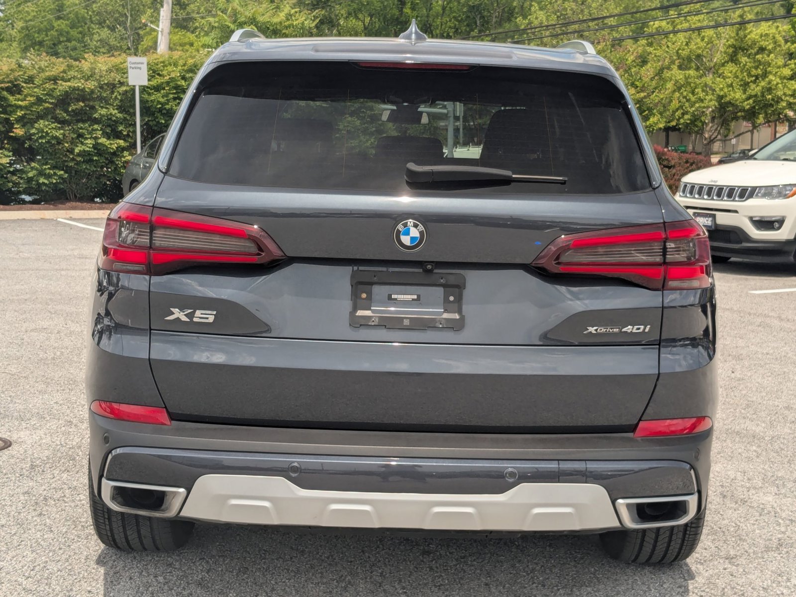 Used 2022 Arctic Grey Metallic BMW xDrive40i image 11