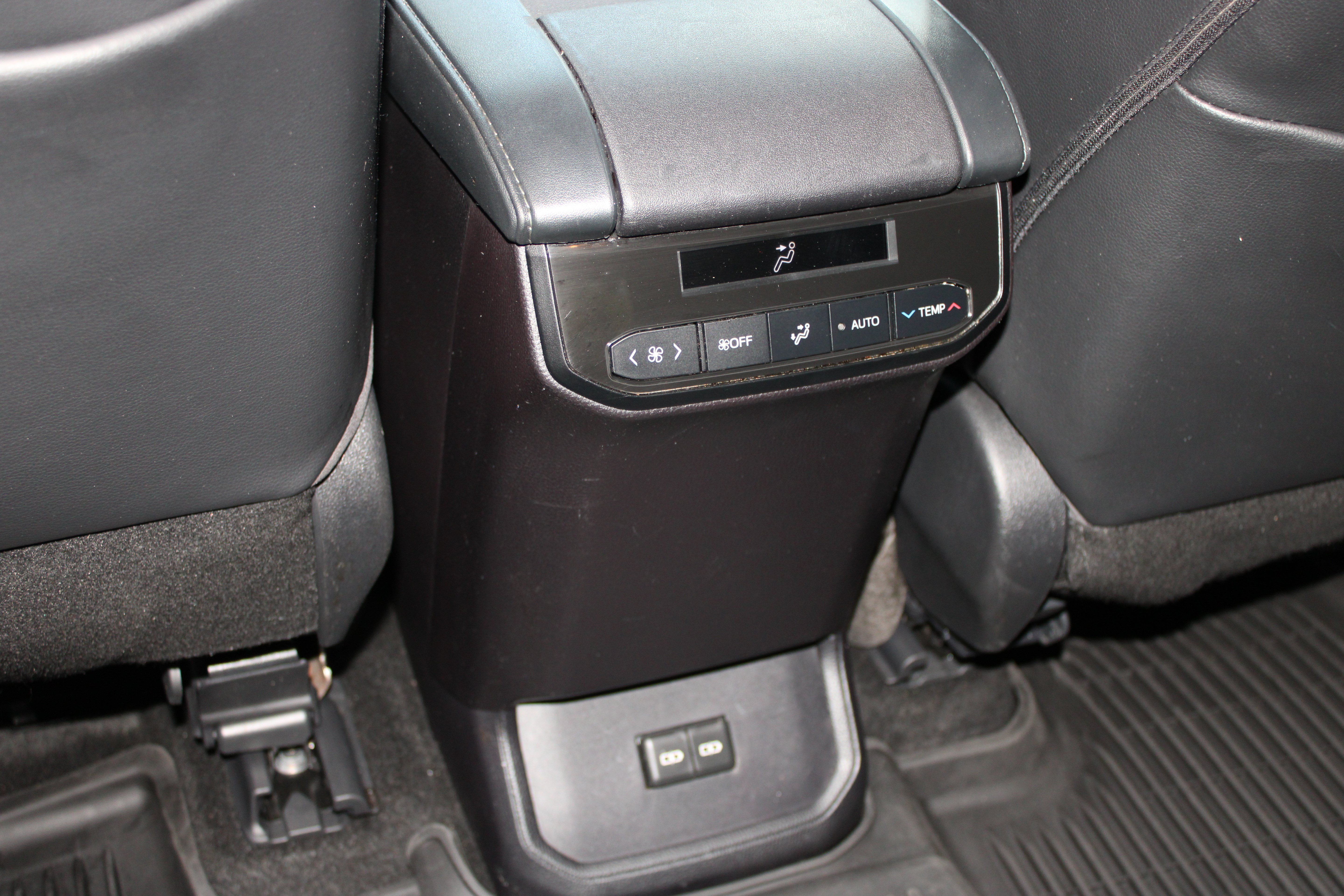 2023 Toyota Highlander XLE - Photo 25