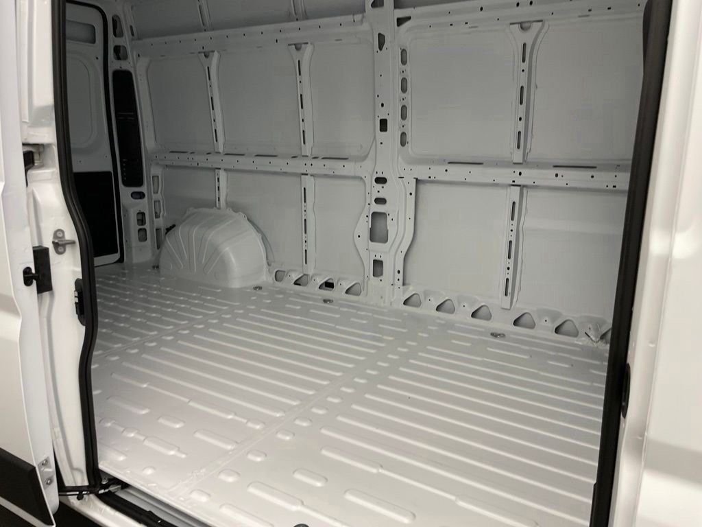 New 2026 Bright White Clear-Coat Exterior Paint RAM High Roof image 4