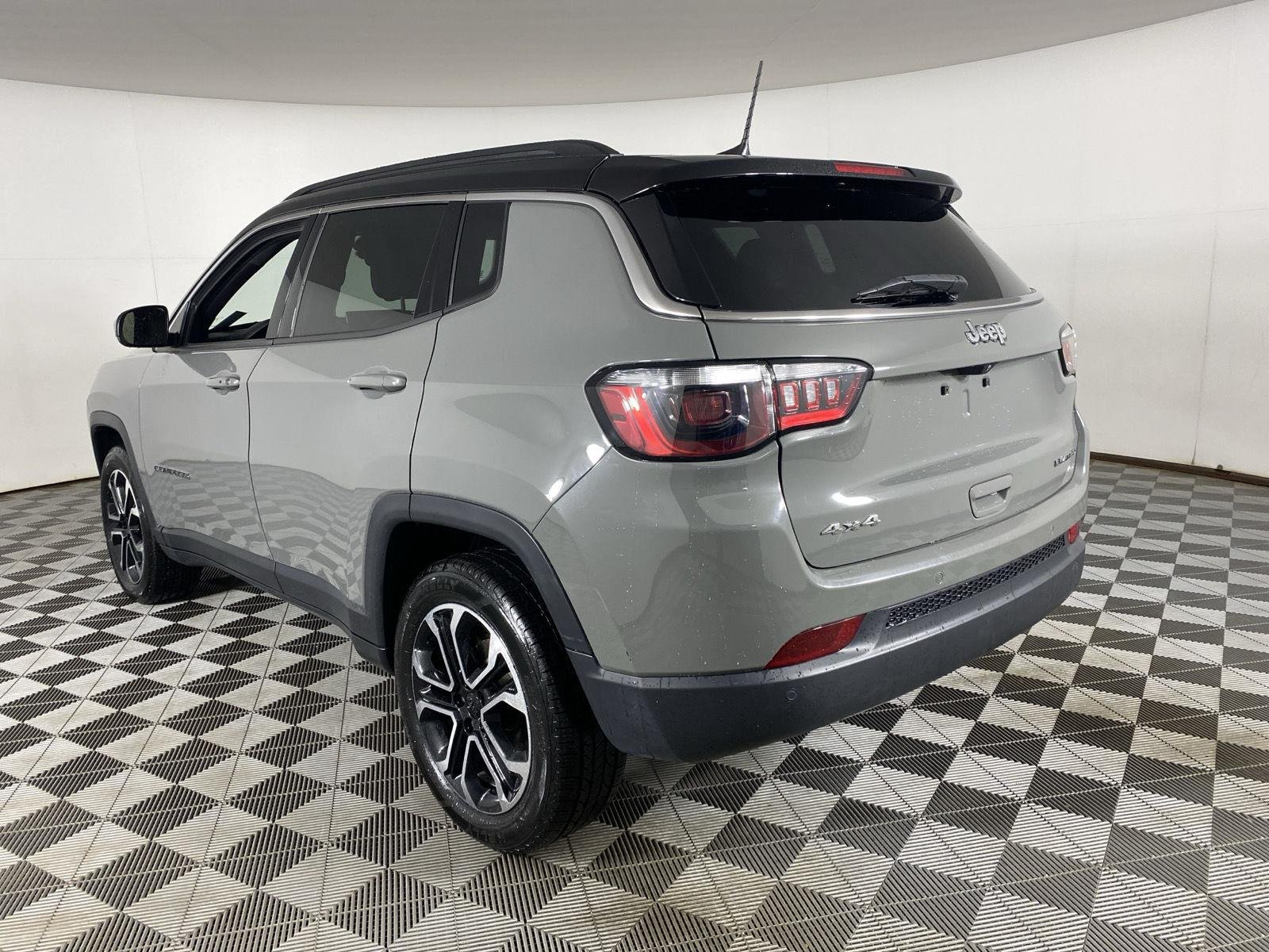 Used 2024 Sting-Gray Clearcoat Jeep Limited image 5