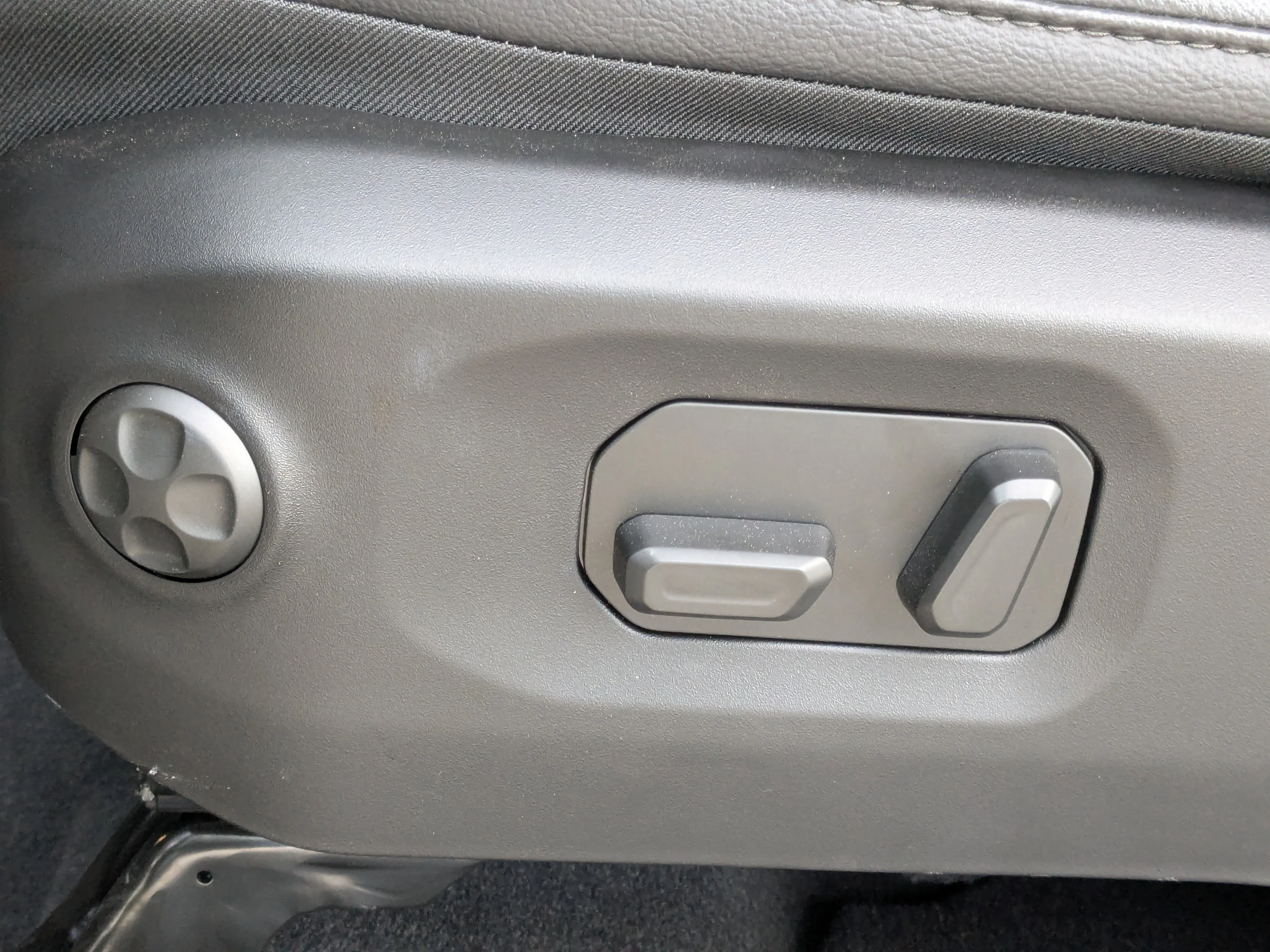 New 2026 Dark blue Jeep Sahara - - McKinley Leather - Body-Color Top - Alpine Audio - Technology Group - Remote Start & tons image 14