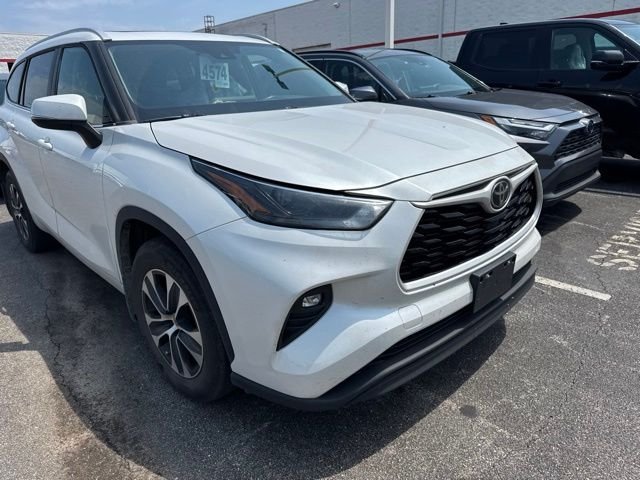 Used 2024 Beige Toyota XLE image 2