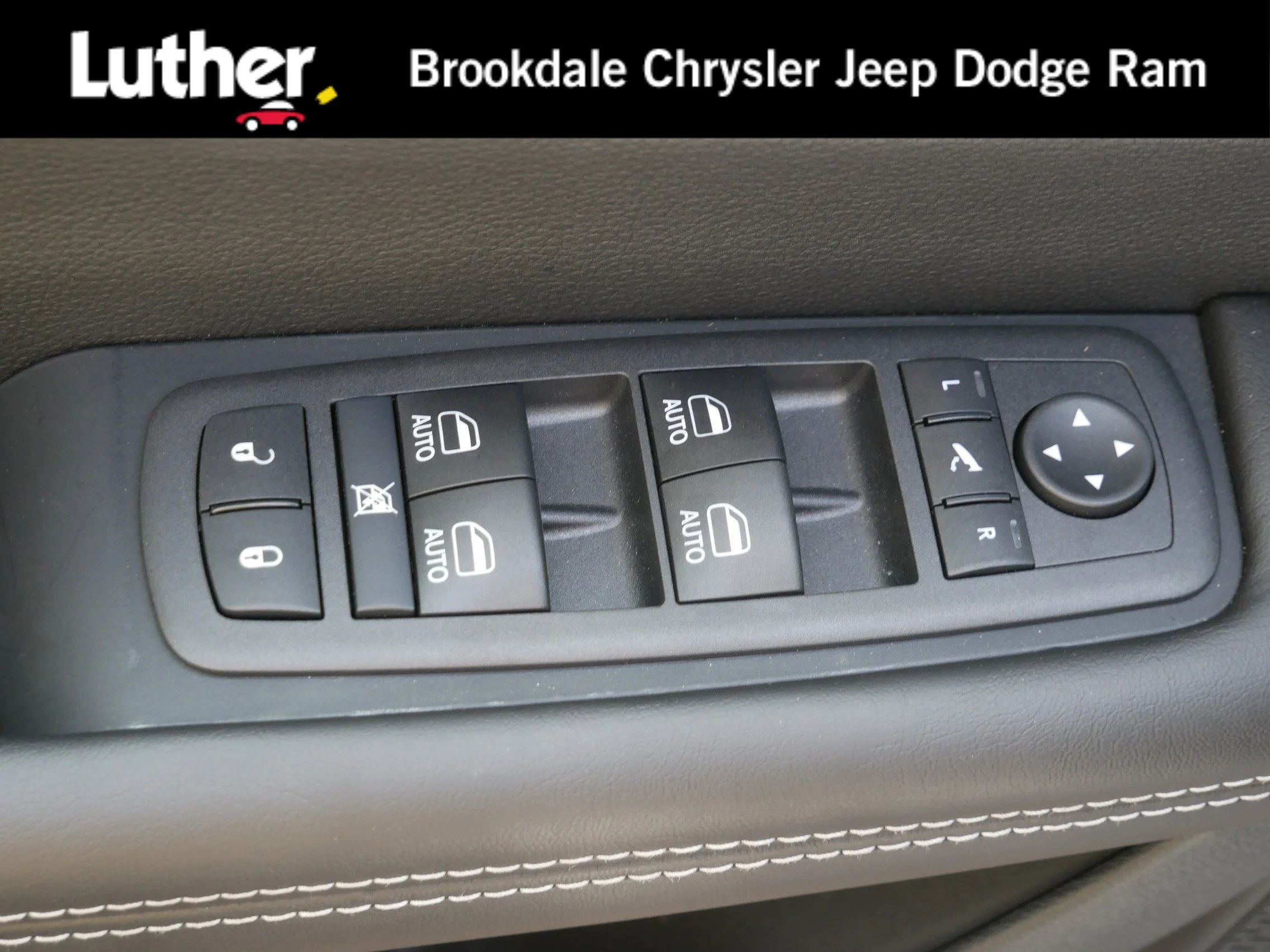 2026 Chrysler Pacifica Limited's photo