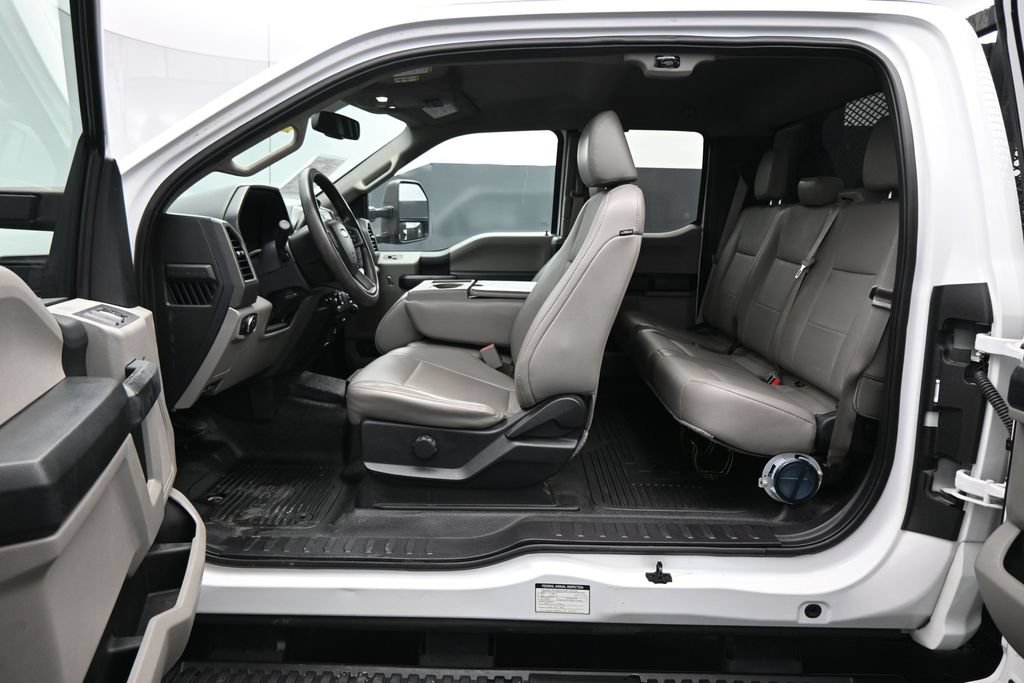 Used 2017 White Ford XL image 25