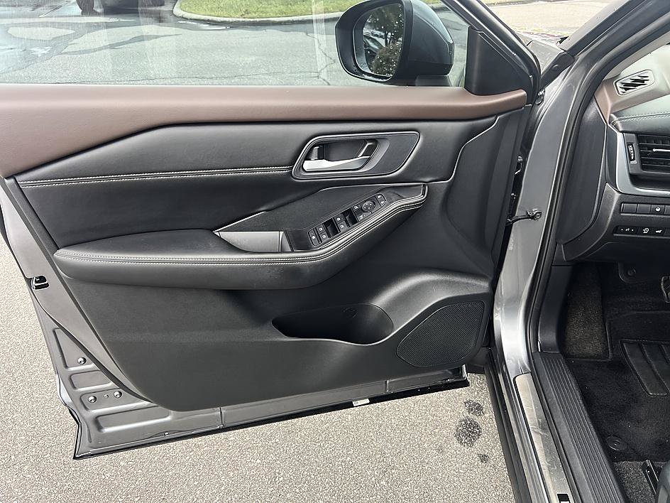 Used 2023 Gun Metallic Nissan SV image 20