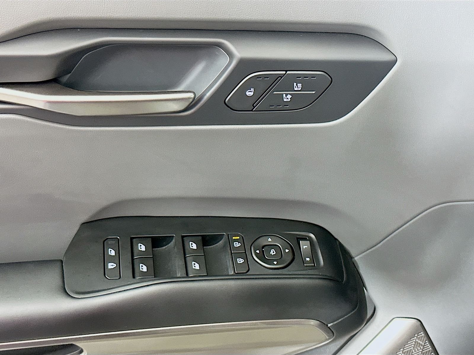 Used 2024 Pebble Gray Kia Wind image 18