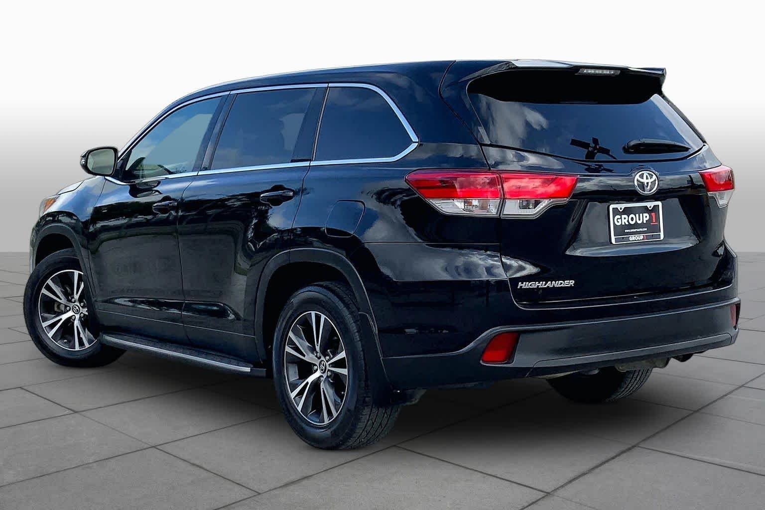 Used 2019 Midnight Black Metallic Toyota LE image 12