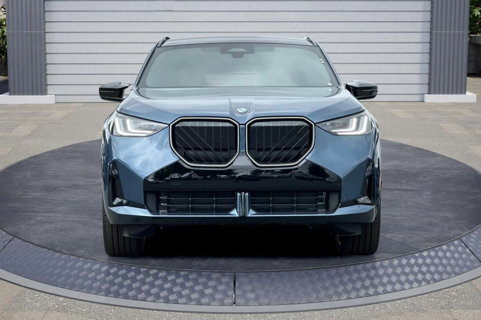 New 2026 Arctic Race Blue metallic BMW 30 xDrive image 2