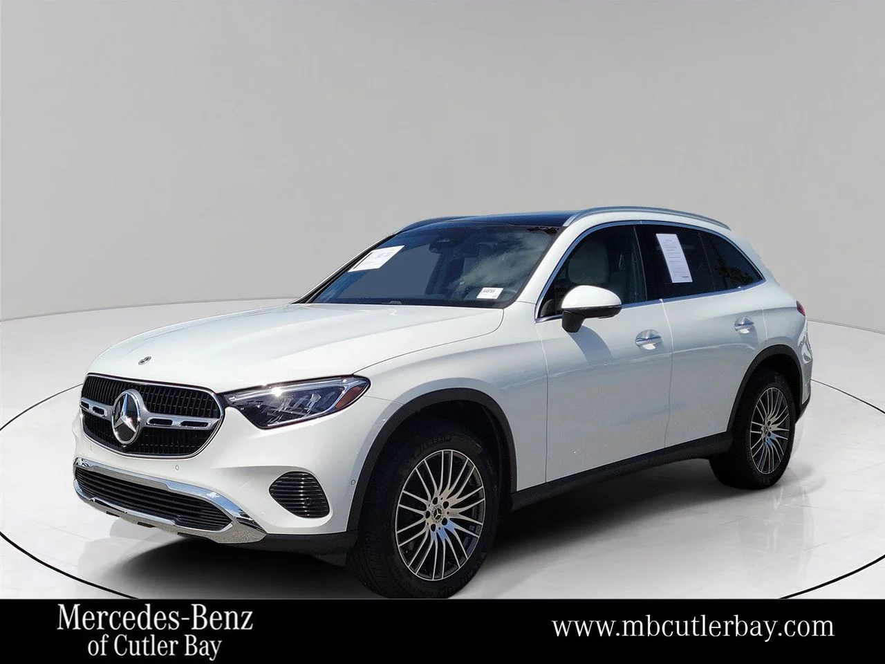 Used 2026 White Mercedes-Benz GLC 300 image 1