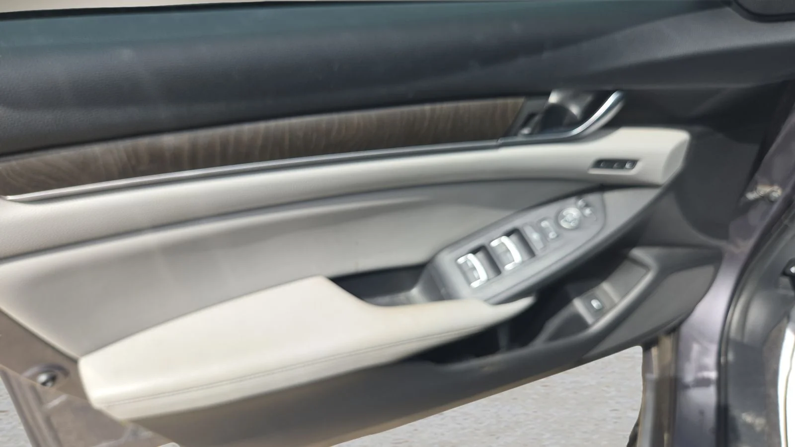 Used 2018 Gray Honda EX-L image 17