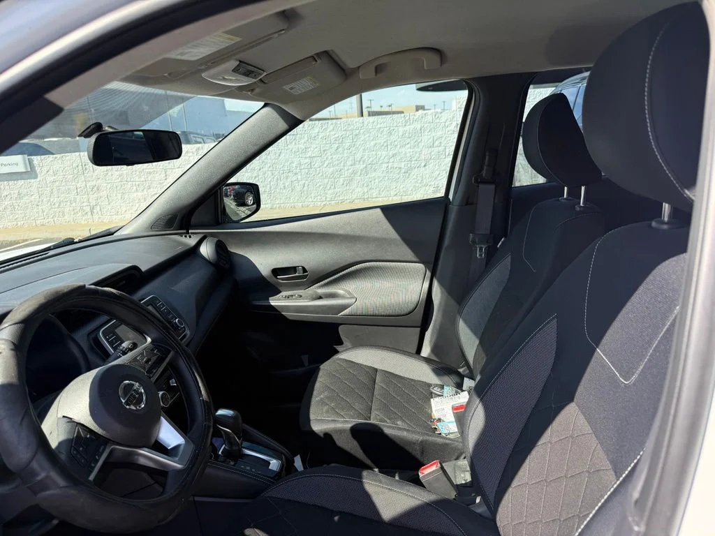 Used 2018 White Nissan S image 20