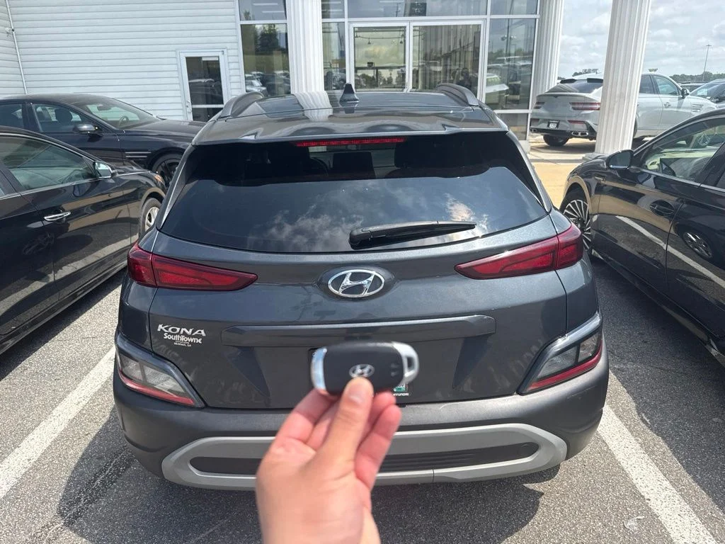 Used 2022 Gray Hyundai SEL image 9