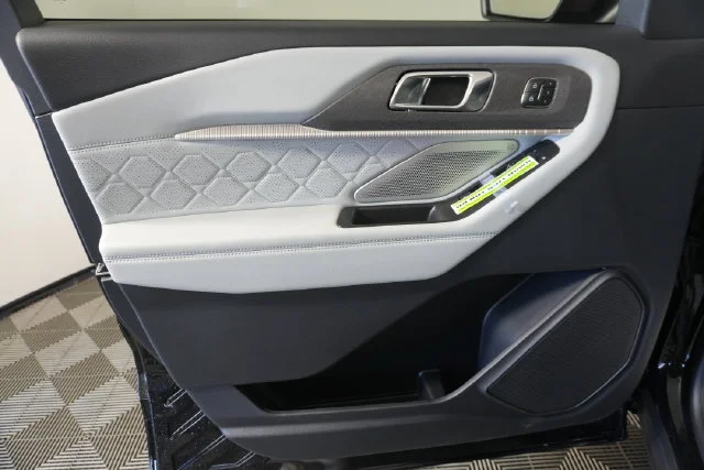 New 2027 Agate Black Metallic Ford Platinum™ image 25