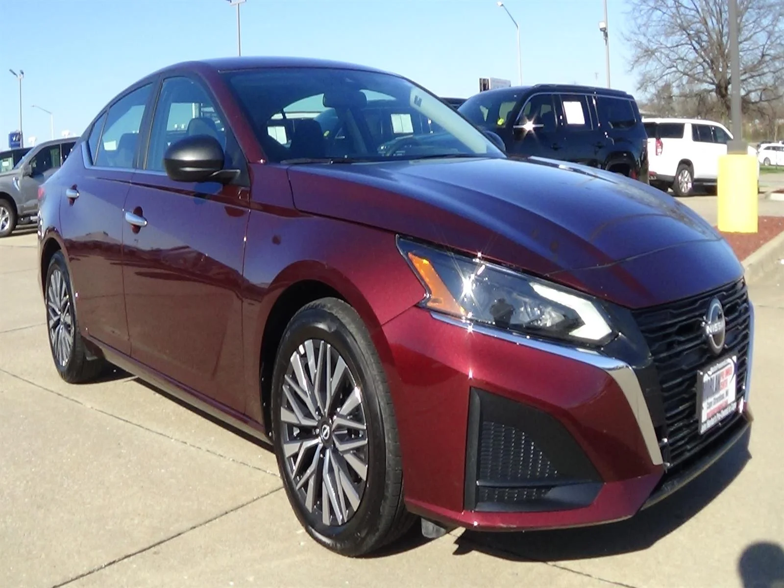 Certified Used 2025 Garnet Pearl Metallic (nca) Nissan 2.5 SV image 4