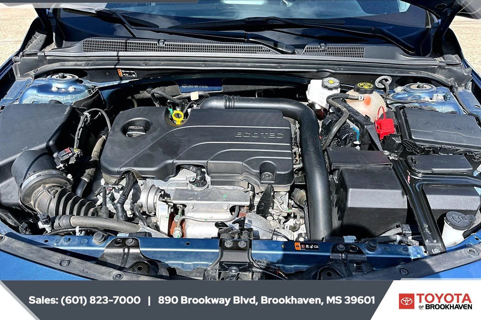 Used 2024 Lakeshore Blue Metallic Chevrolet LT image 8