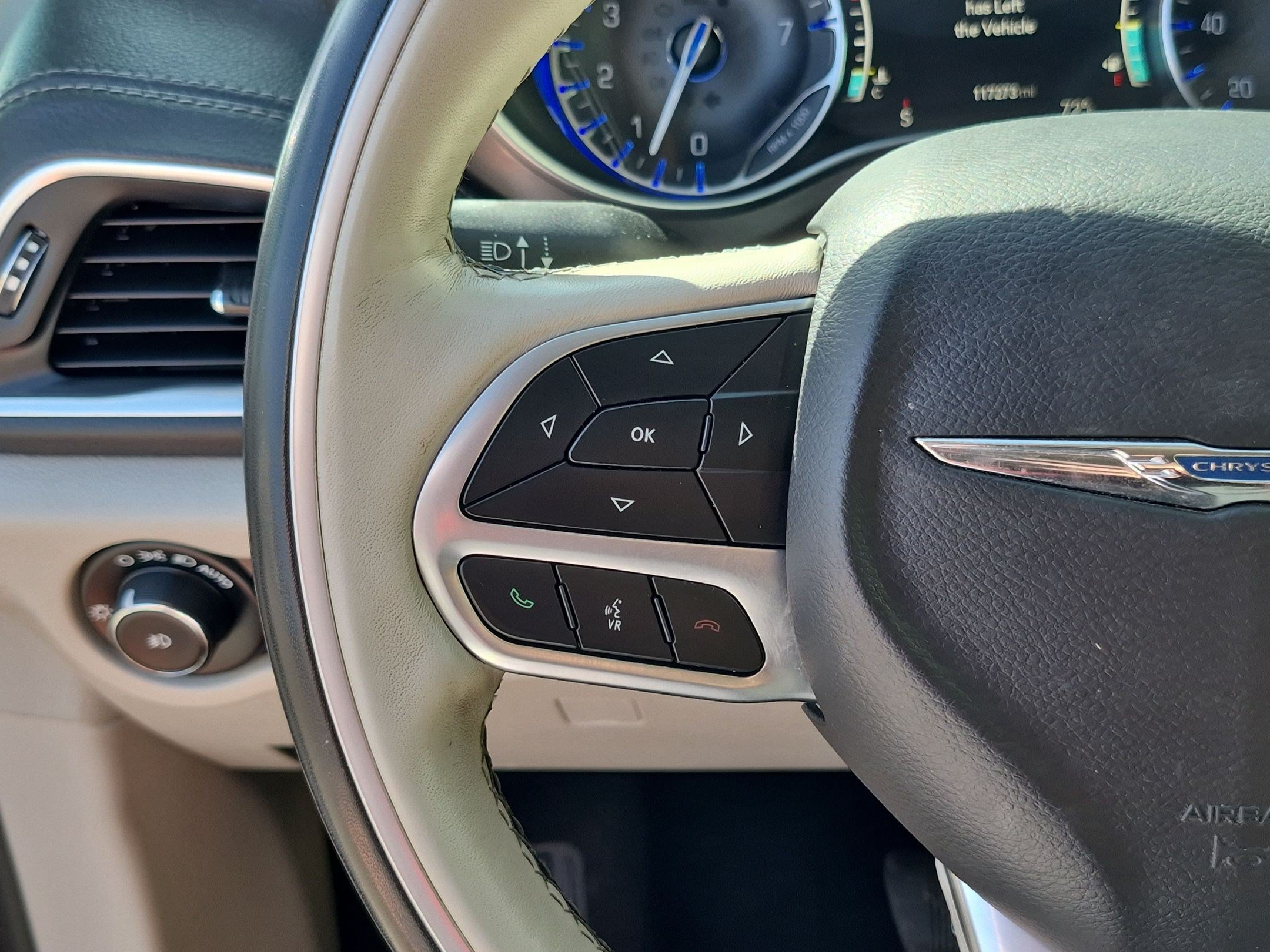 Used 2019 Granite Crystal Metallic Clearcoat Chrysler Limited image 17